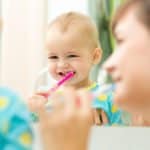Wann wachsen bei einem Baby die ersten Zähne?